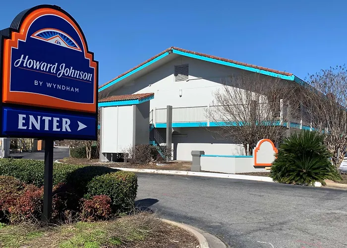 Howard Johnson By Wyndham Columbus Fort Moore