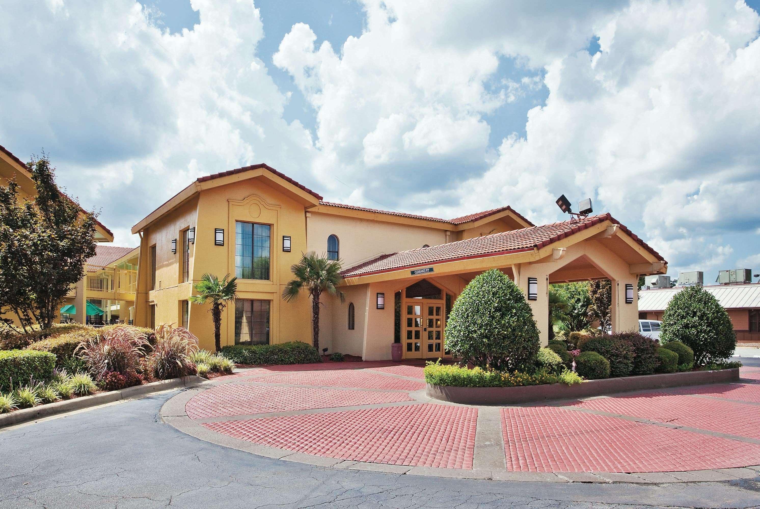 Howard Johnson By Wyndham Moore Hotel 2*
