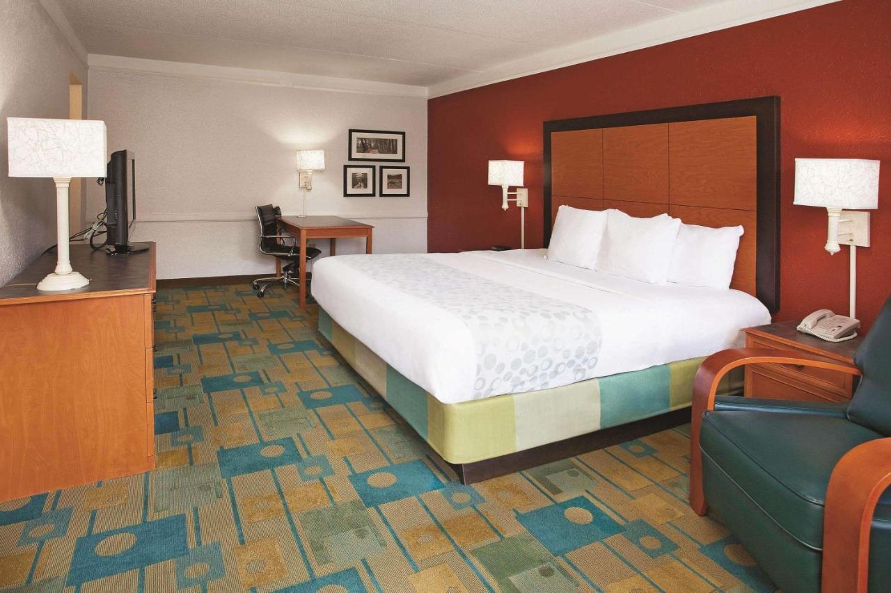Hotel Howard Johnson By Wyndham Moore 2*