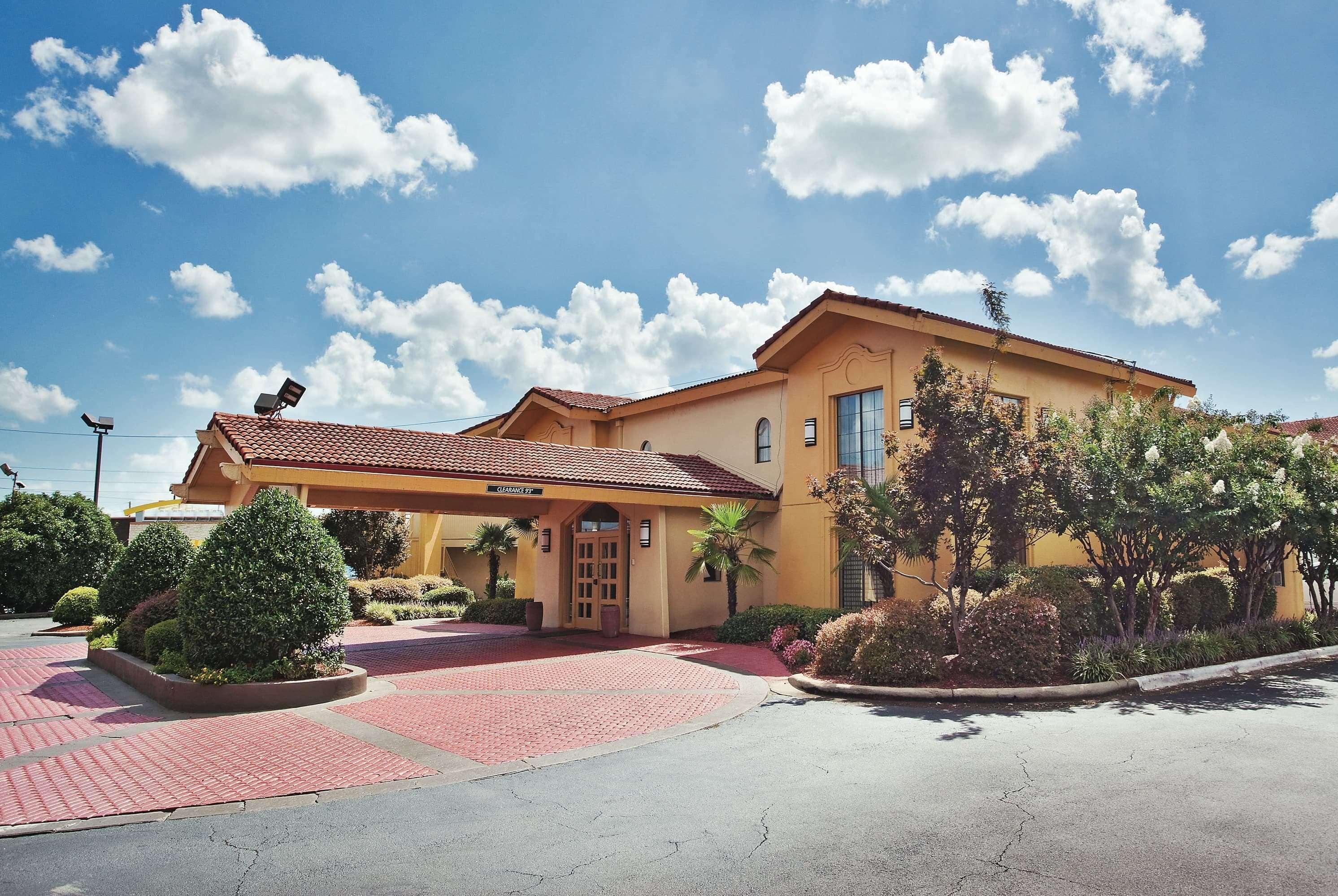 Howard Johnson By Wyndham Moore Hotel 2*