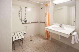 Hotel Howard Johnson By Wyndham Moore 2*